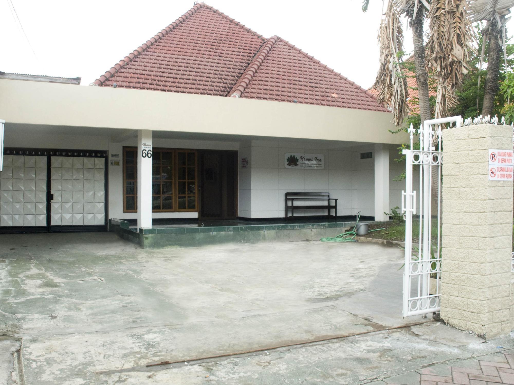 Krowi Inn Surabaya Exteriör bild