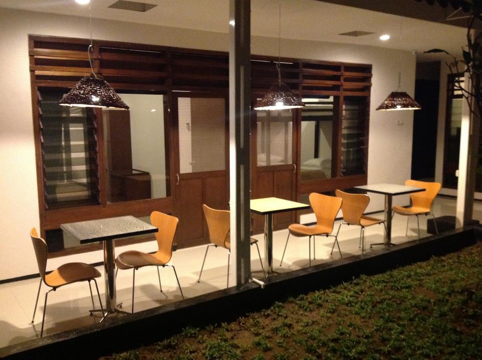 Krowi Inn Surabaya Exteriör bild