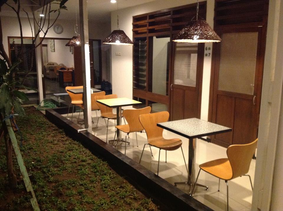 Krowi Inn Surabaya Exteriör bild