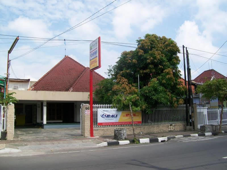 Krowi Inn Surabaya Exteriör bild