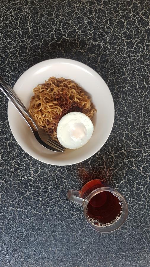 Krowi Inn Surabaya Exteriör bild