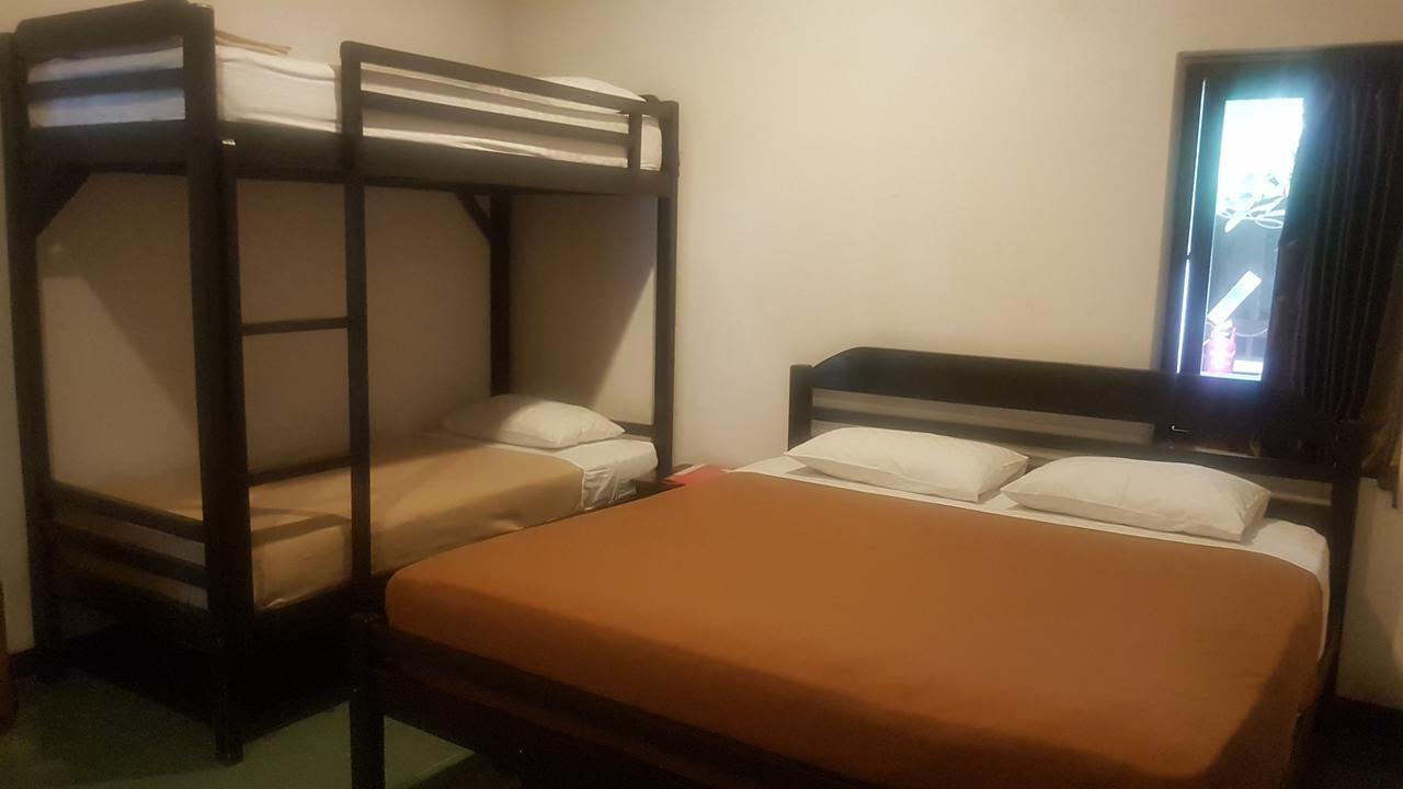 Krowi Inn Surabaya Exteriör bild